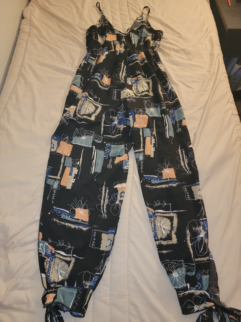 SHEIN Black Abstract Floral Print Tie-Ankle Jumpsuit